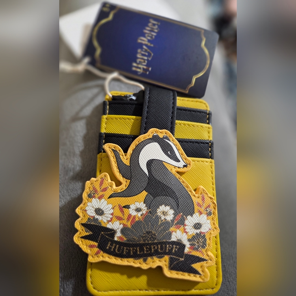 🍍Loungefly Yellow and Black Floral Card Holder